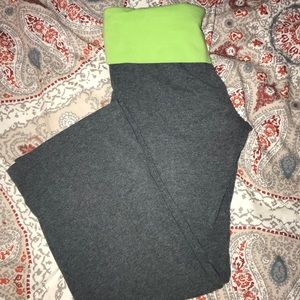 NWOT Grey athletic yoga pants size XS